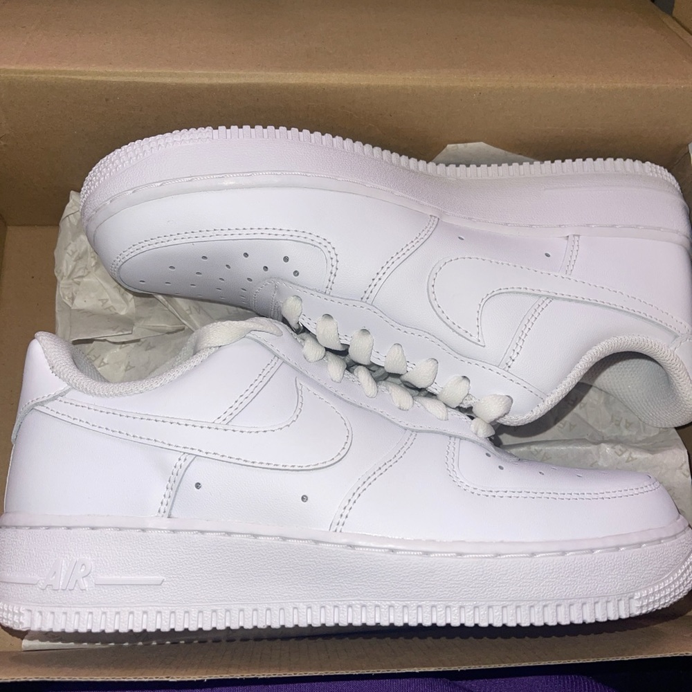 Nike white AF 1 07’. Women’s size 8